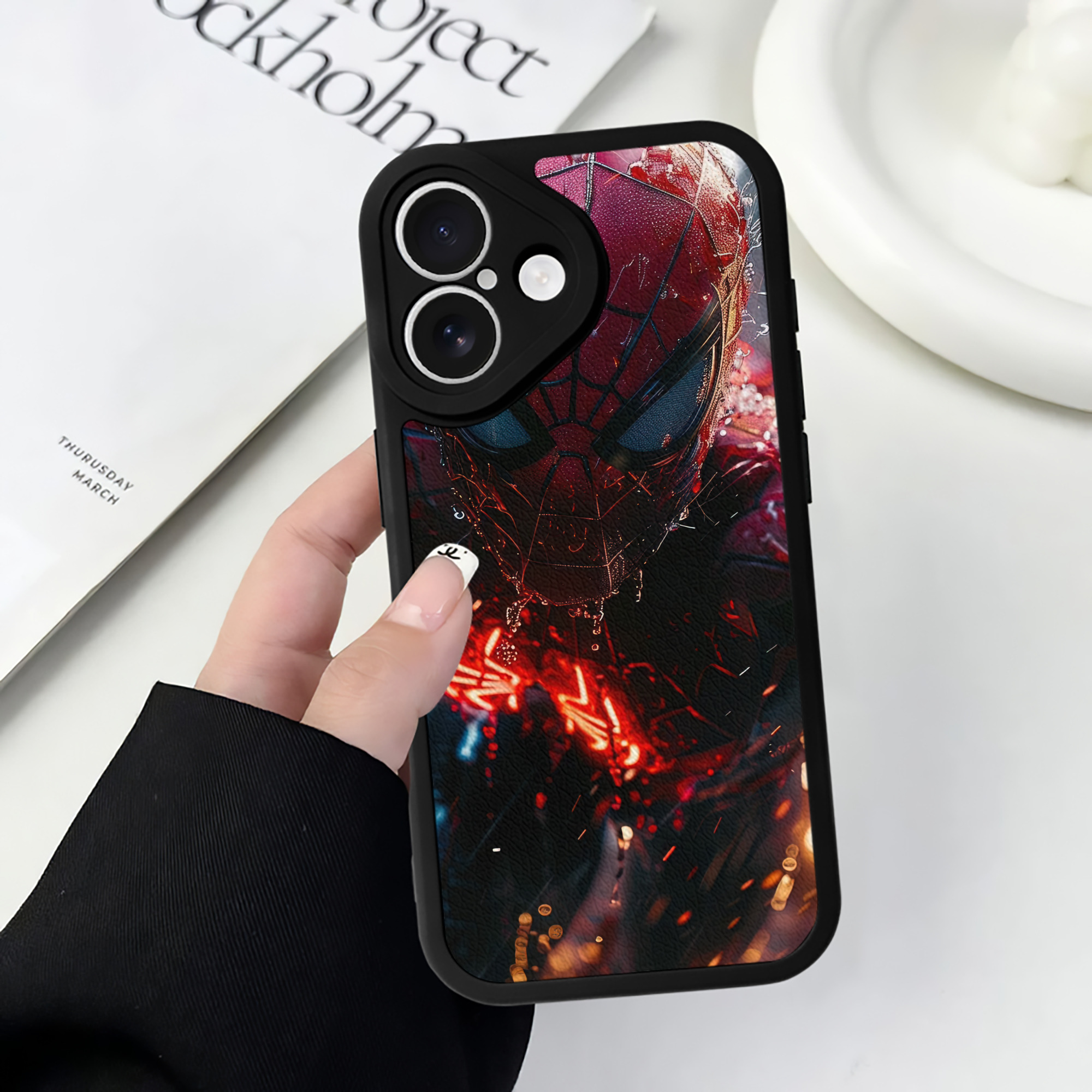 Spider Man スパイダーマン 【iPhone 16シリーズ対応】シリコンスマホケース（レザー調） 材質：シリコン